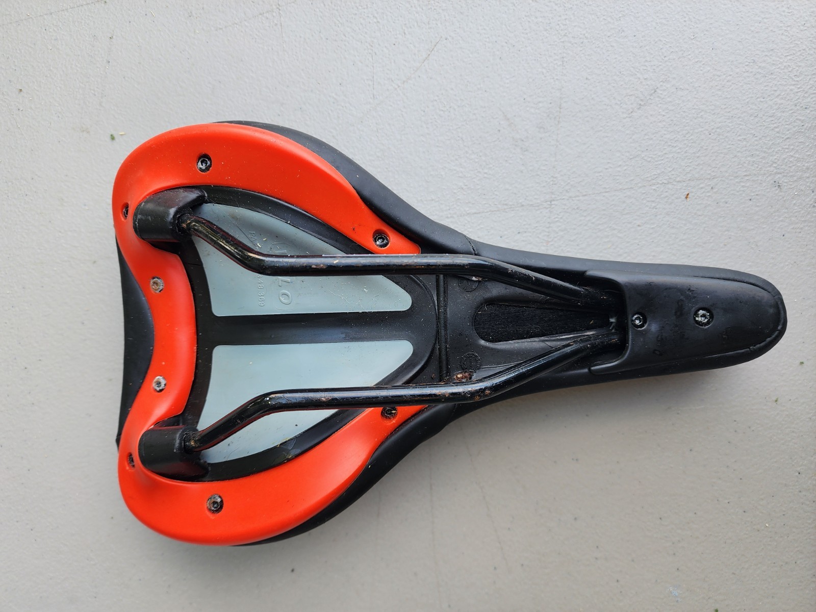 Peloton Comfort Saddle Black Synthetic for Indoor Cycling Bike Unisex Adults