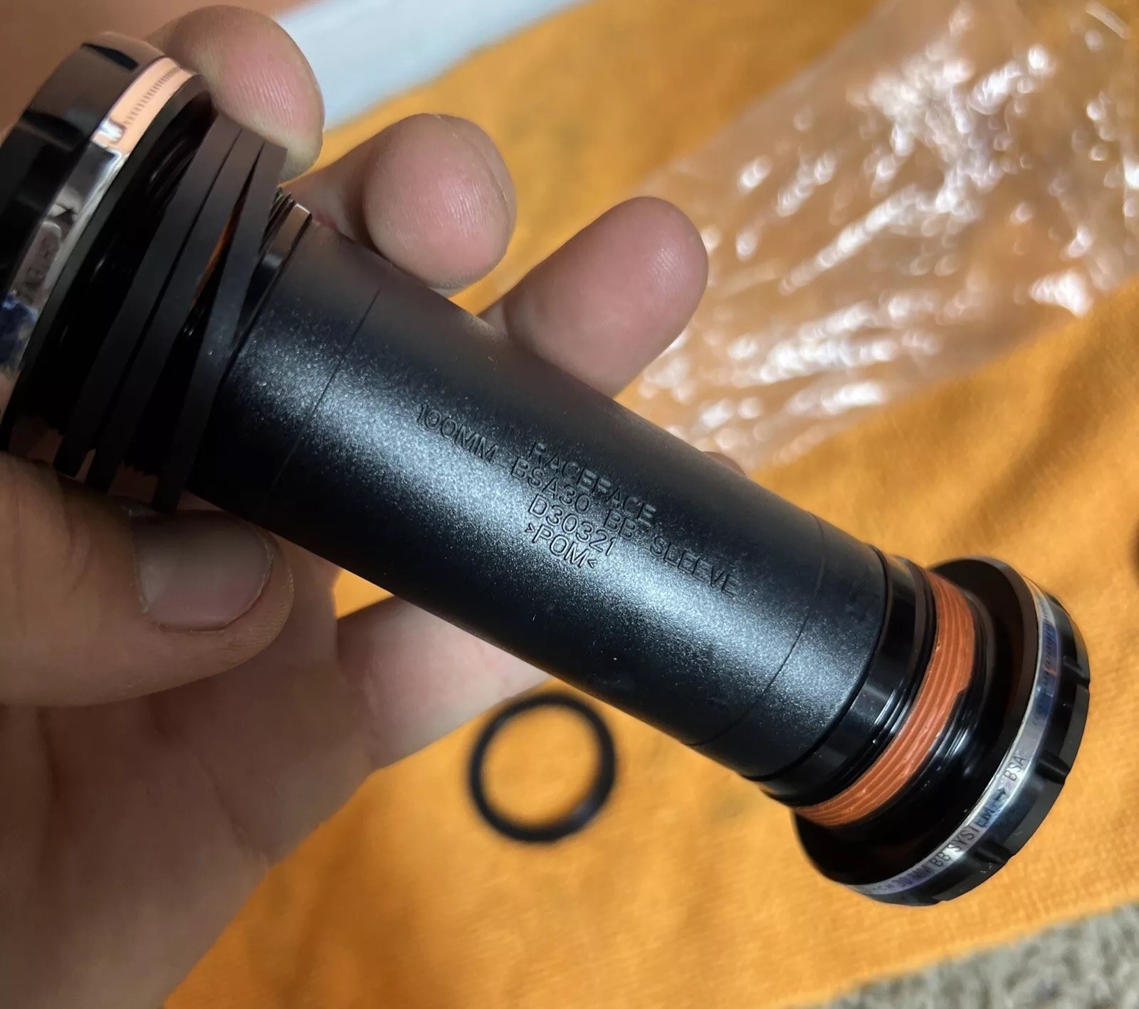 RaceFace CINCH Bottom Bracket BB BSA 100mm Shell x 30mm Spindle External Seal
