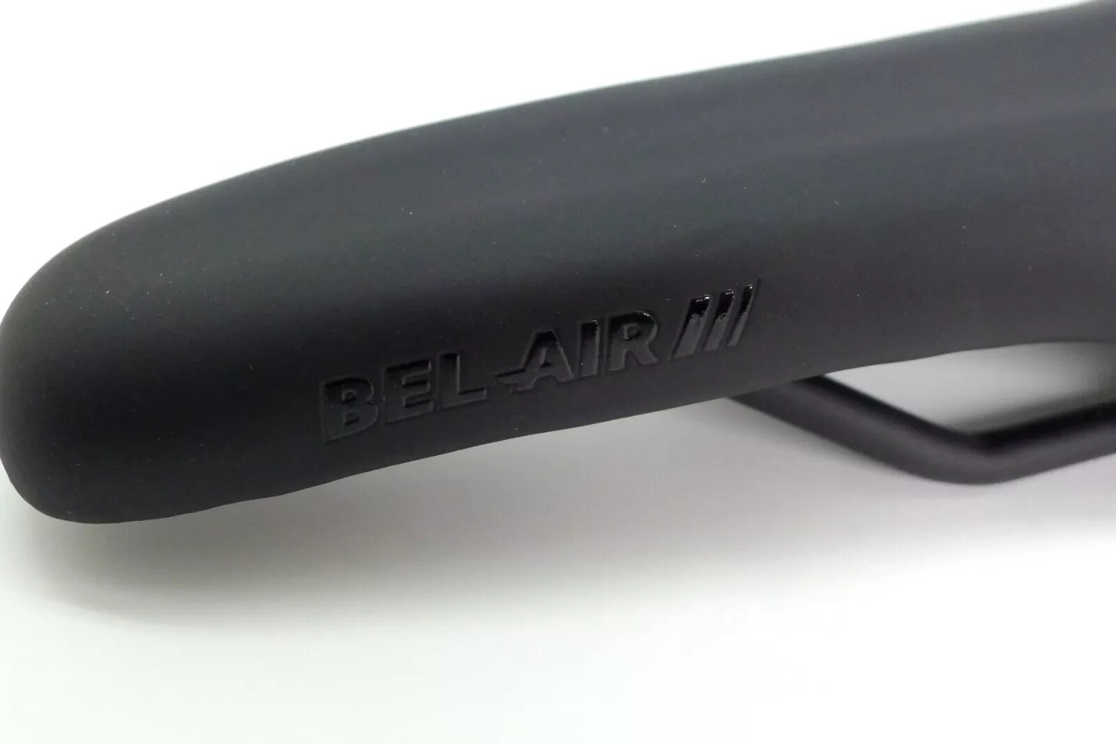 SDG Bel-Air V3 Traditional Saddle – Lux-Alloy Rail – Black/Black