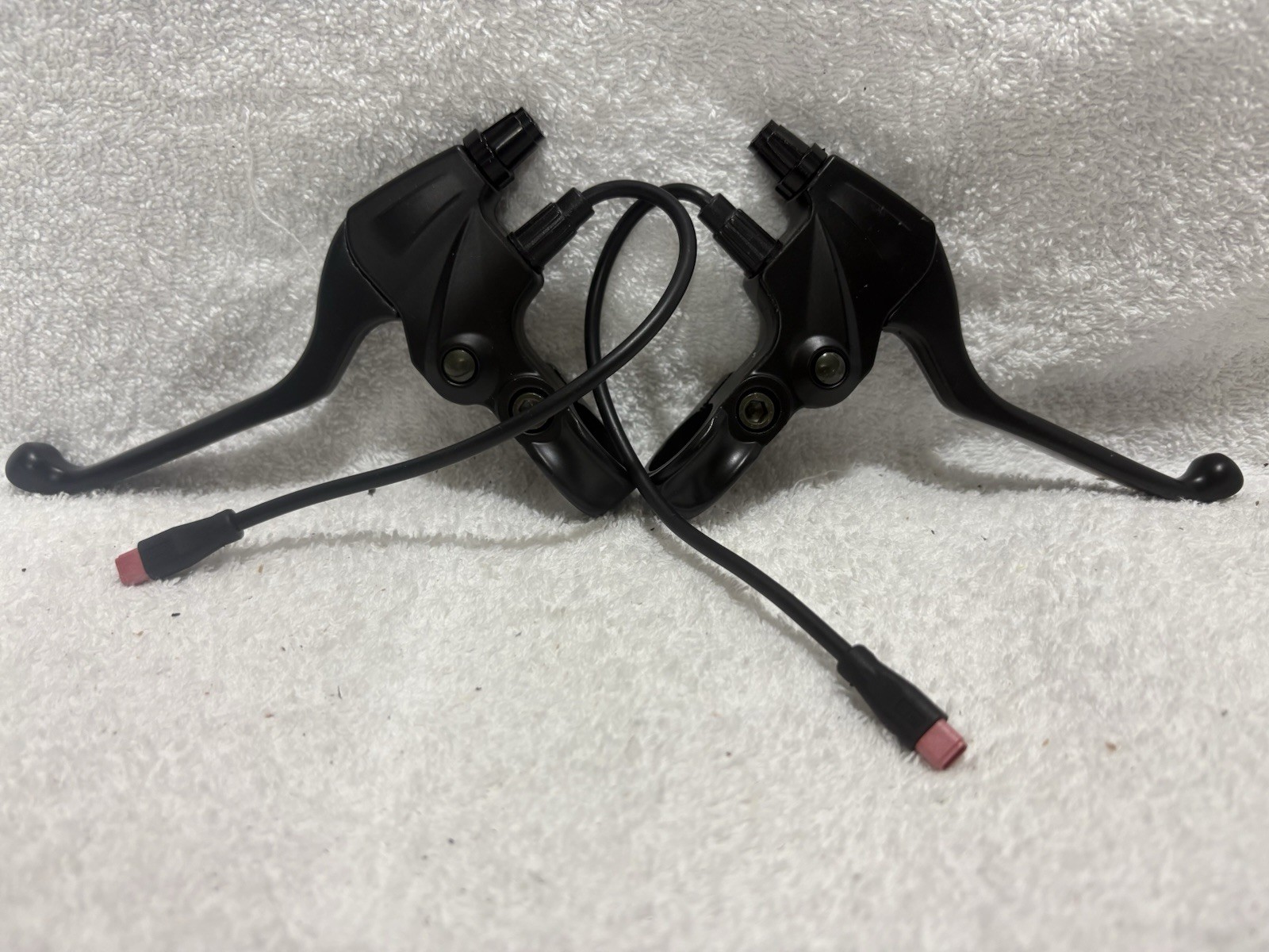 RARE electric bike power cut off brake levers WP Flat Spade Stylepin male plug