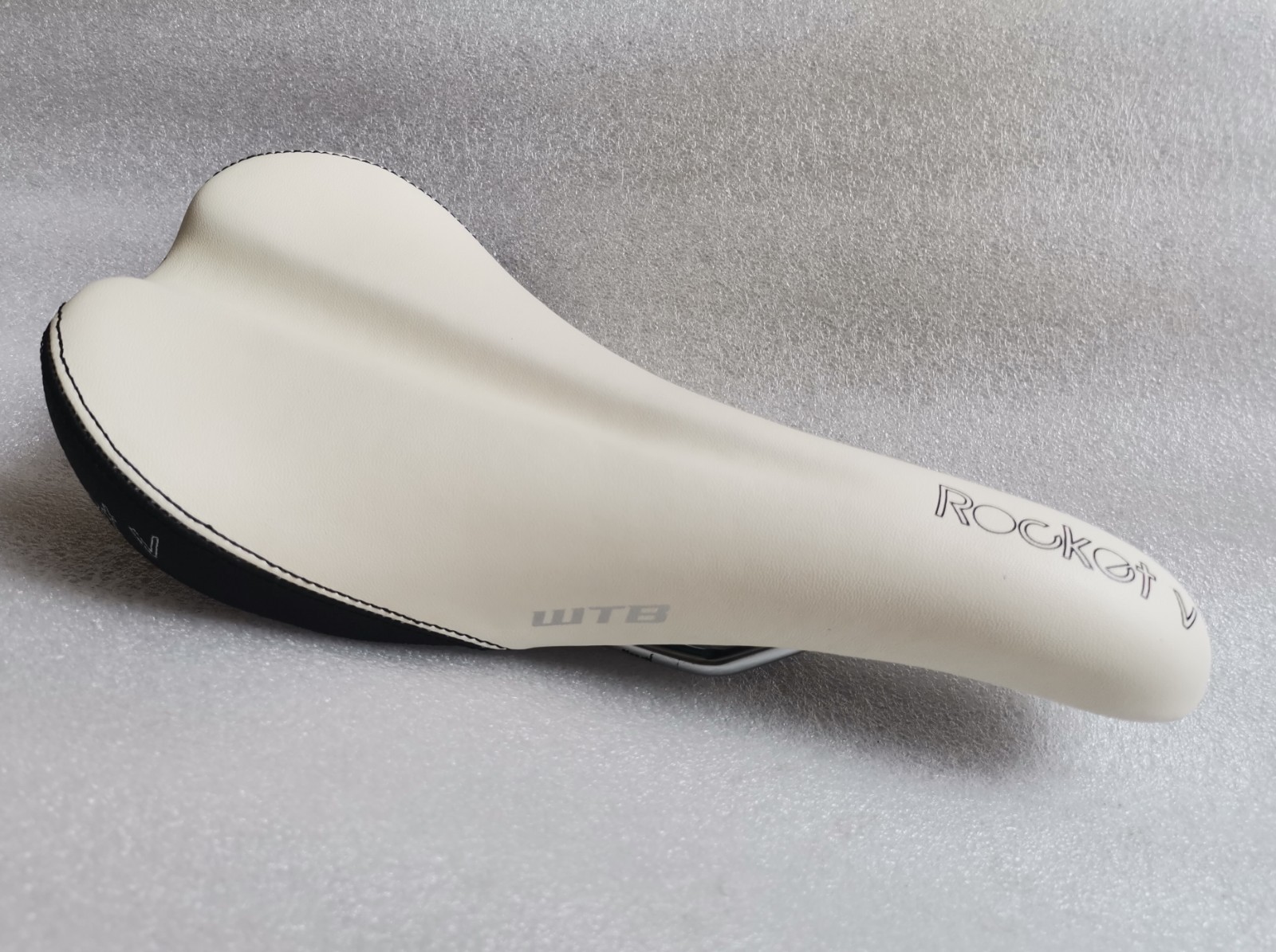 NEW WTB ROCKET V COMP SE SADDLE SEAT MTB CITY BIKE WHITE