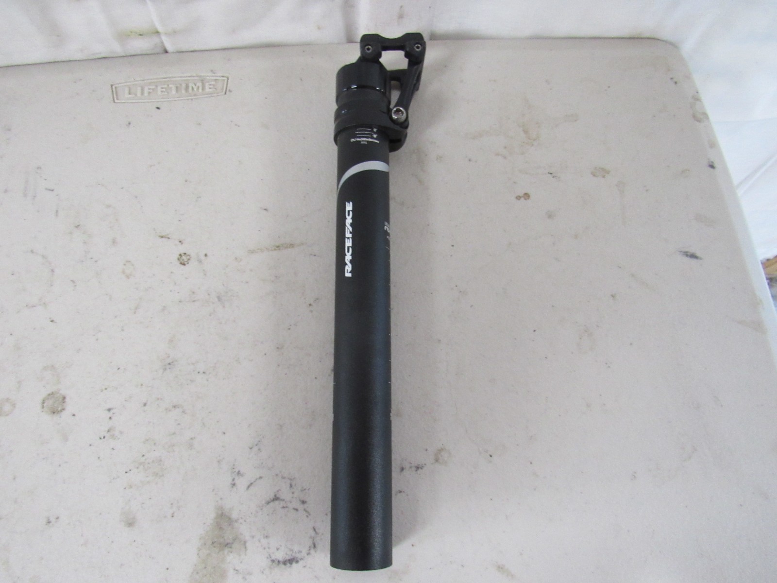 Race Face Revolution Seatpost, 31.6 x 300mm, Black 180 grams