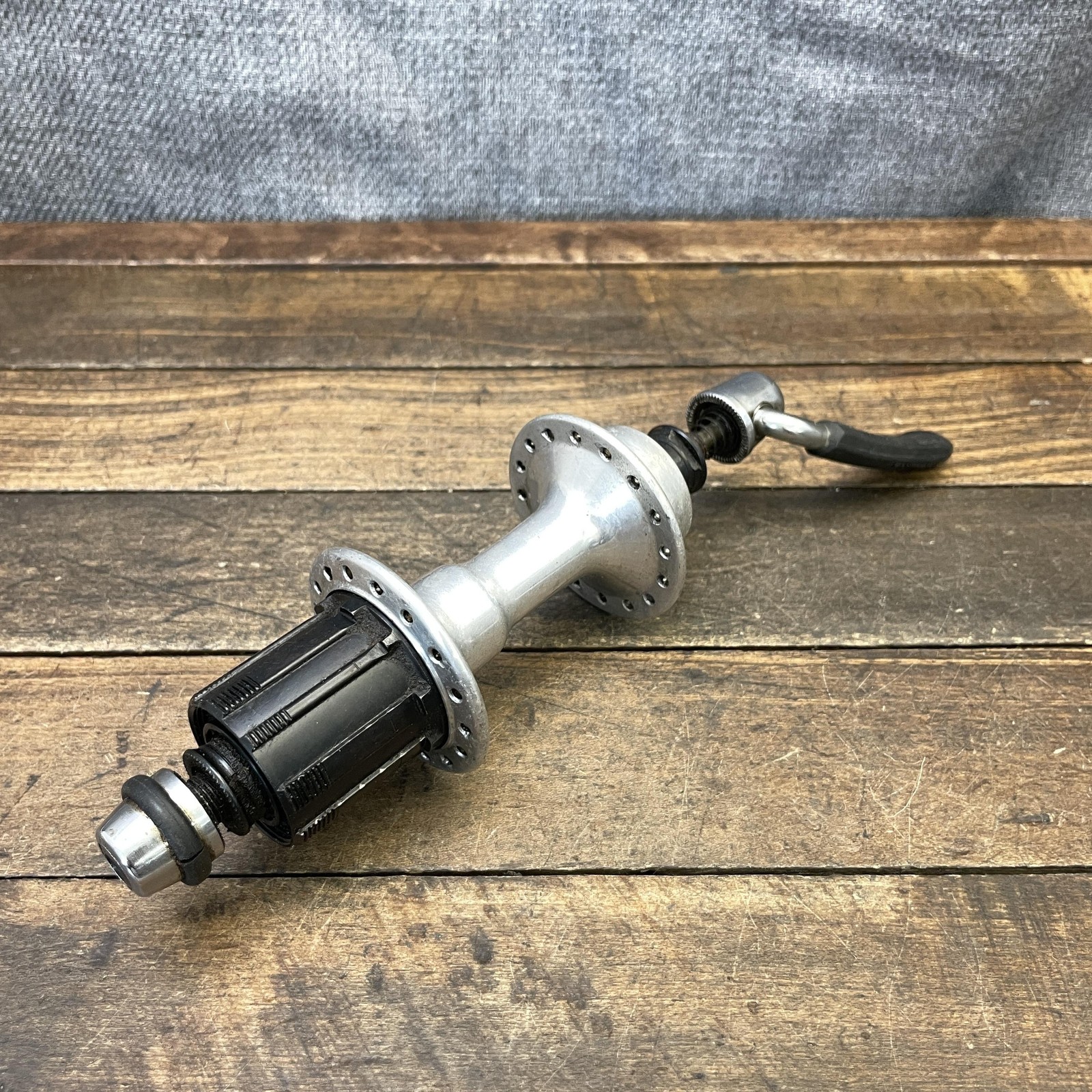 Vintage Shimano Deore XT Rear Hub FH-M732 32H 135mm QR MTB Freehub Japan 90s