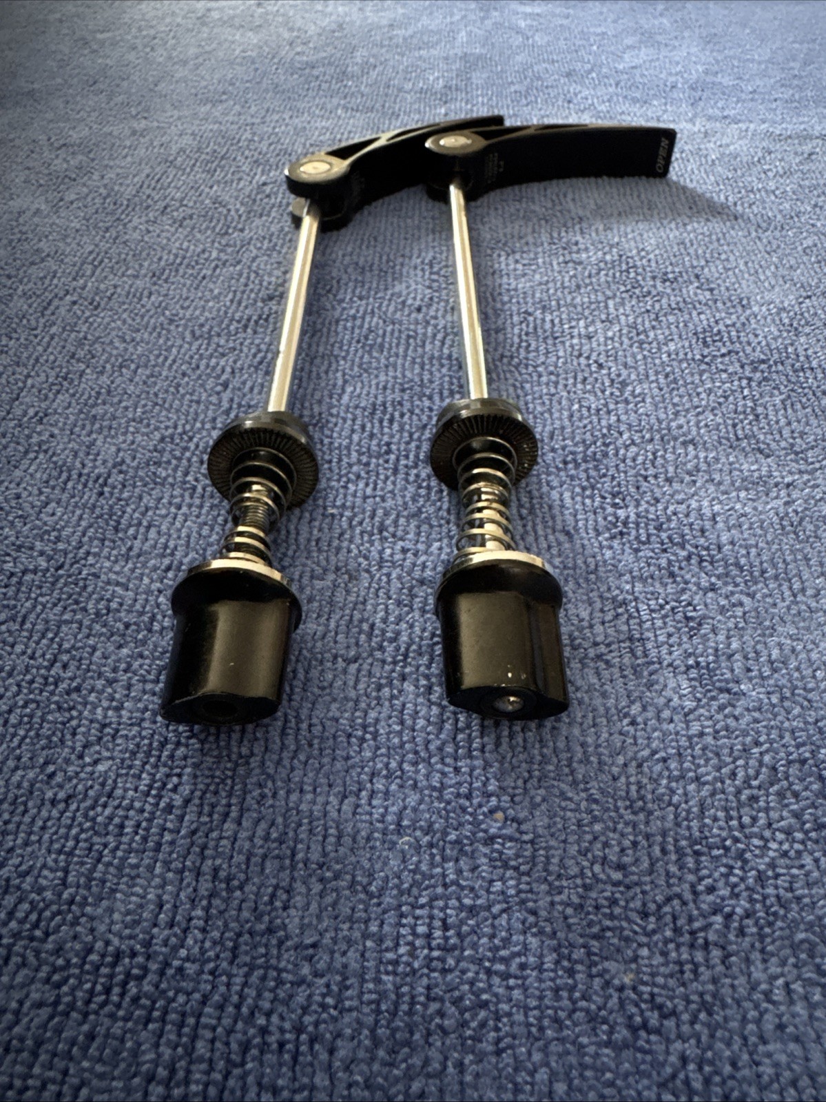 BONTRAGER SKEWERS STAINLESS FRT/RR 100/130/135MM BLACK 108 GRAMS EXCL COND
