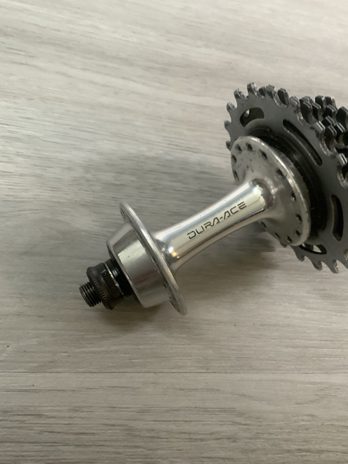 SHIMANO DURA ACE REAR HUB 28 HOLE 126 MM REAR SPACING / REGINA 7 SPEED FREEWHEEL