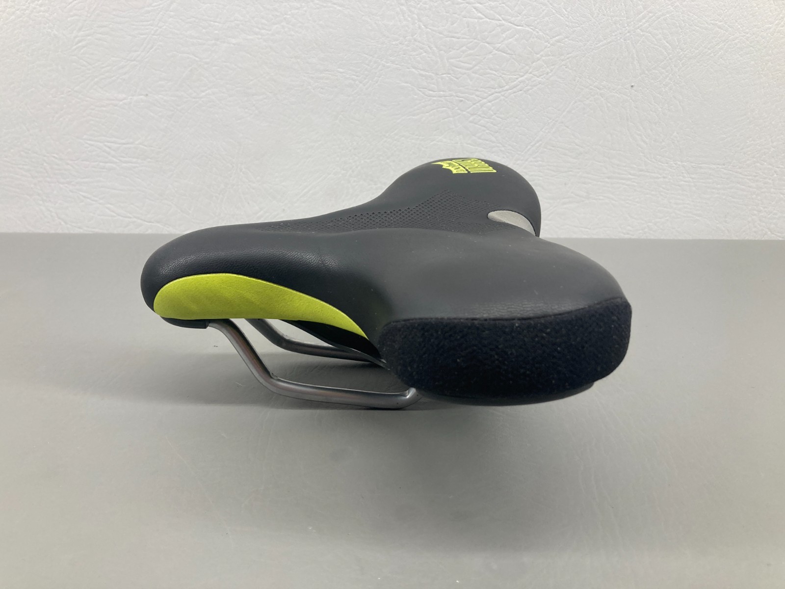 Ride Out Technologies Womens Carbon Comfort Bicycle Saddle Black & Green Wide
