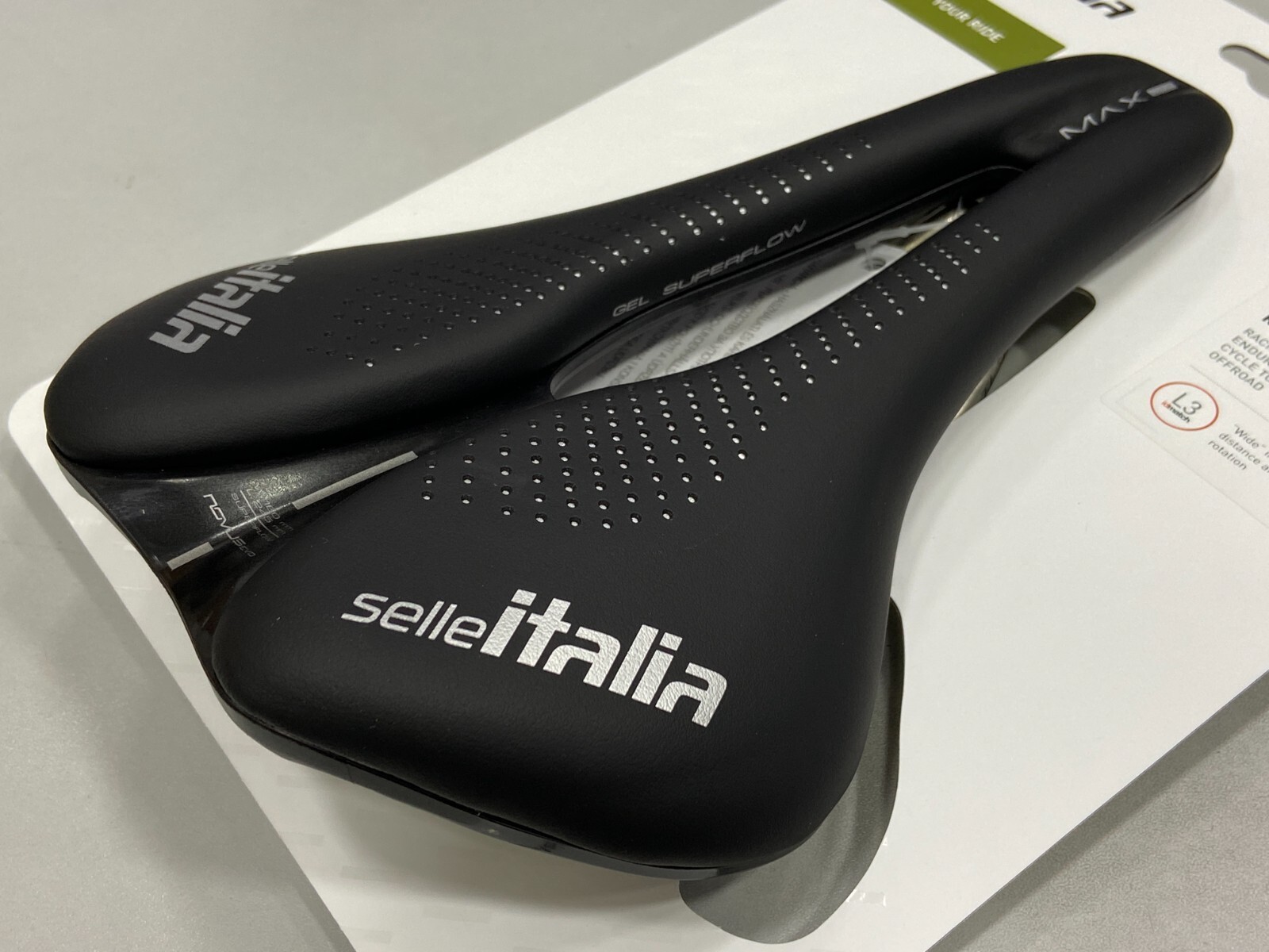 Selle Italia Max Novus Boost Evo Superflow L3 160x245mm TI316 Rail Road Saddle