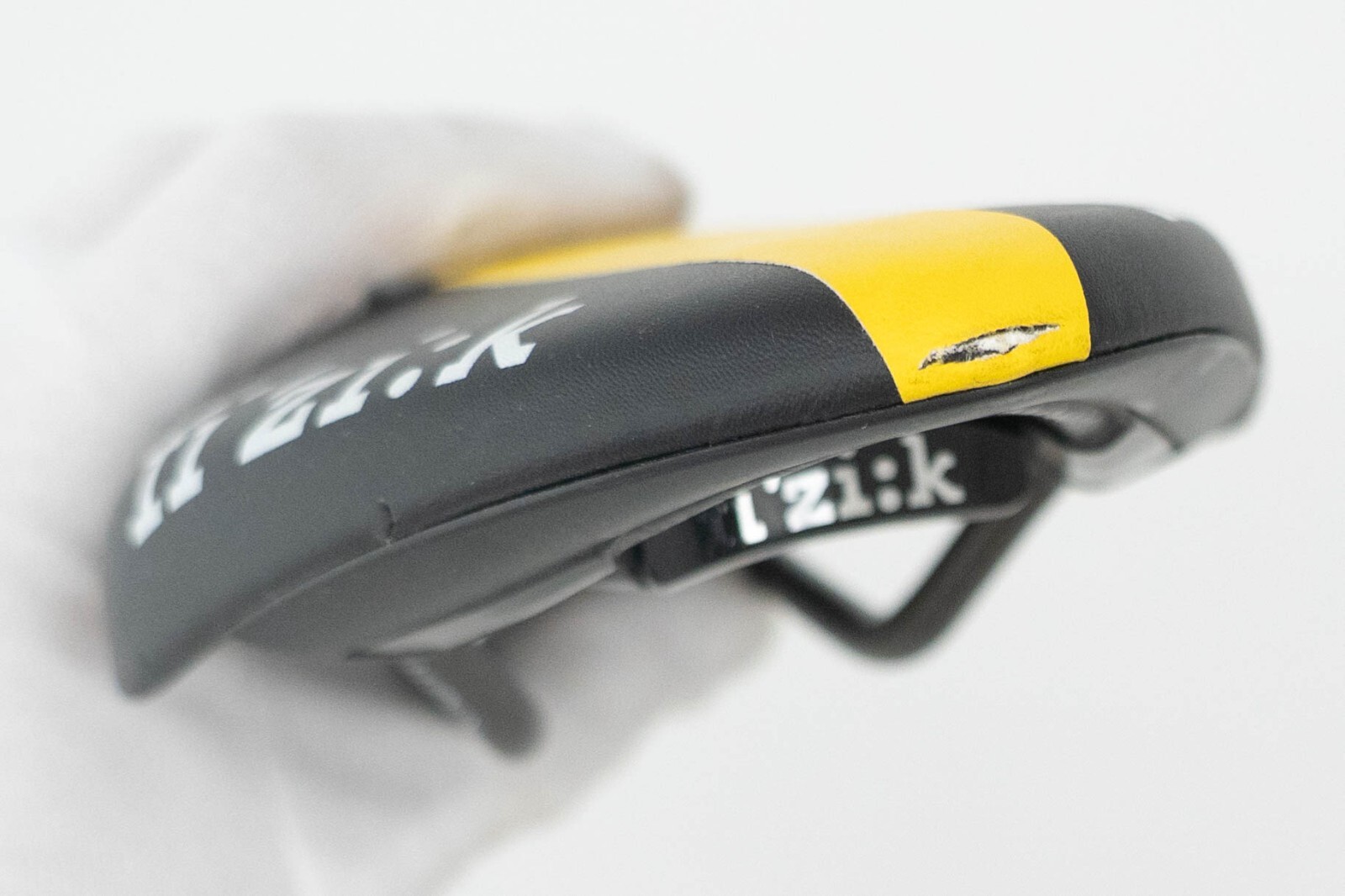 NOS FIZIK ARIONE R3 REGULAR YELLOW VINTAGE SADDLE SEAT RACING ROAD BICYCLE BIKE