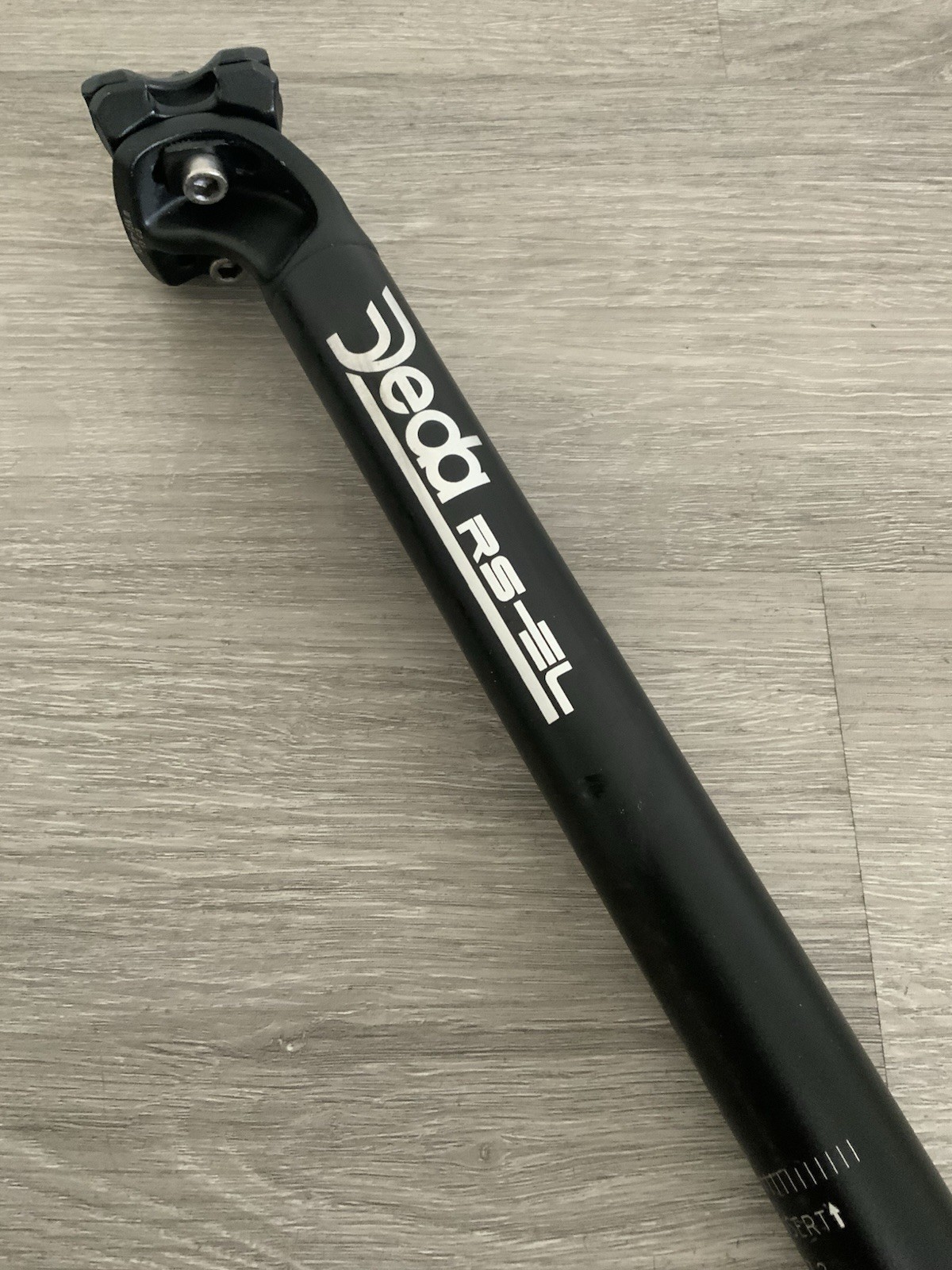 DEDA RS ALUMINUM SEAT POST 27.2 MM x 300 MM TOTAL POST LENGTH 292 GRAMS