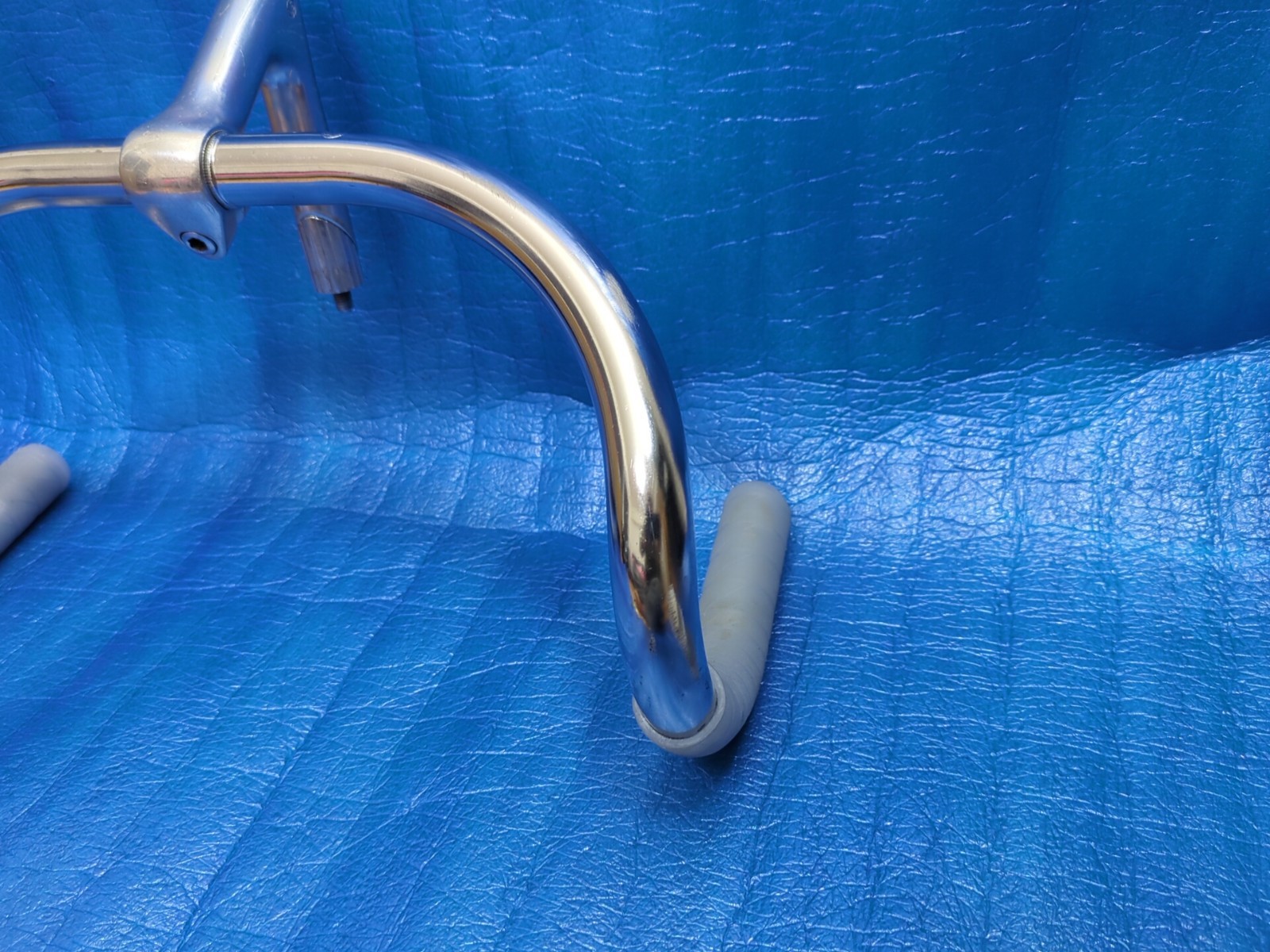 Nitto B123 CrMo 370mm NJS Handlebar + Nitto 90mm 58 Degree AA Stem + Grips