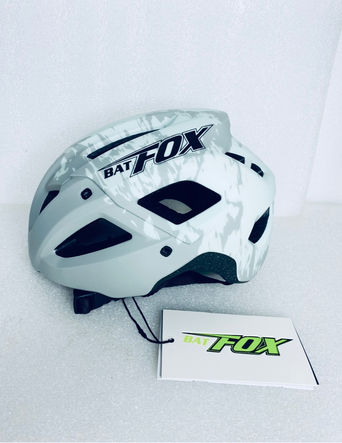 New Other Bat Fox Size M Adjustable Lightweight Bicycle Helmet, White/Camo