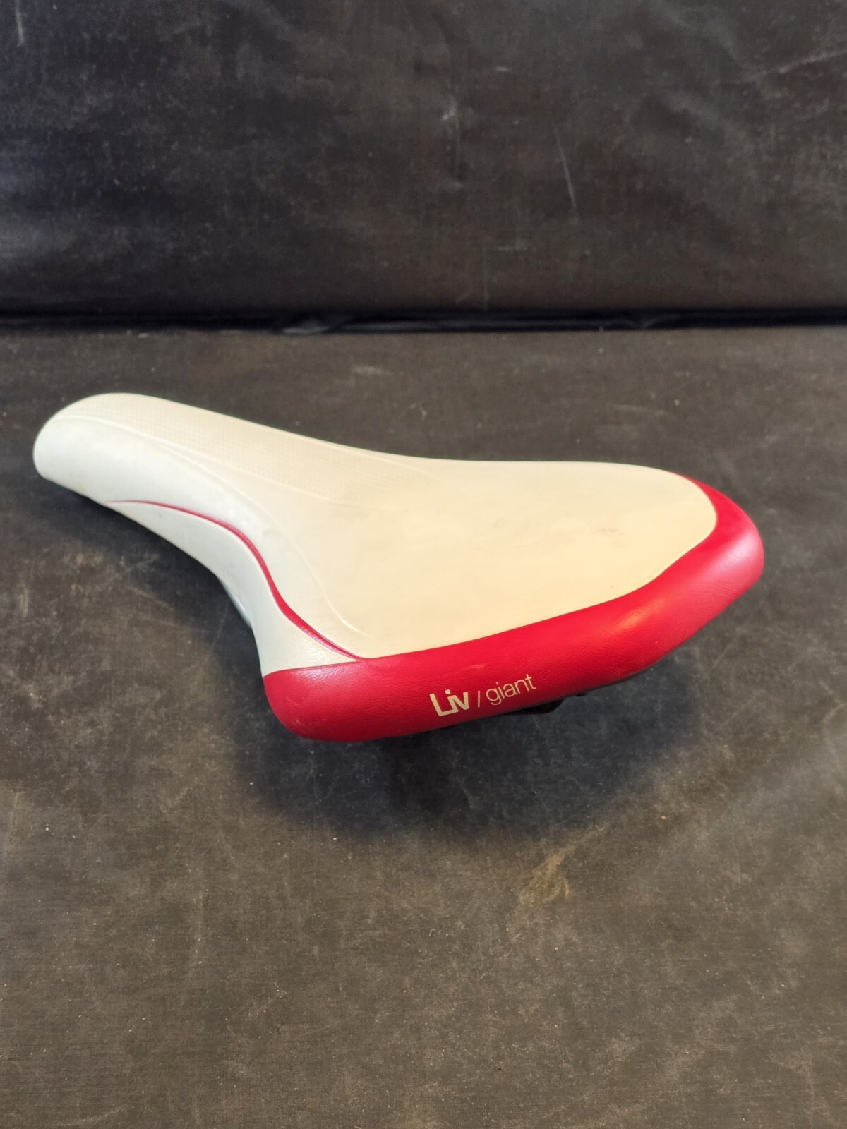 Velo Liv/Giant Red and White Leather Saddle Unknown Model Pre-Owned