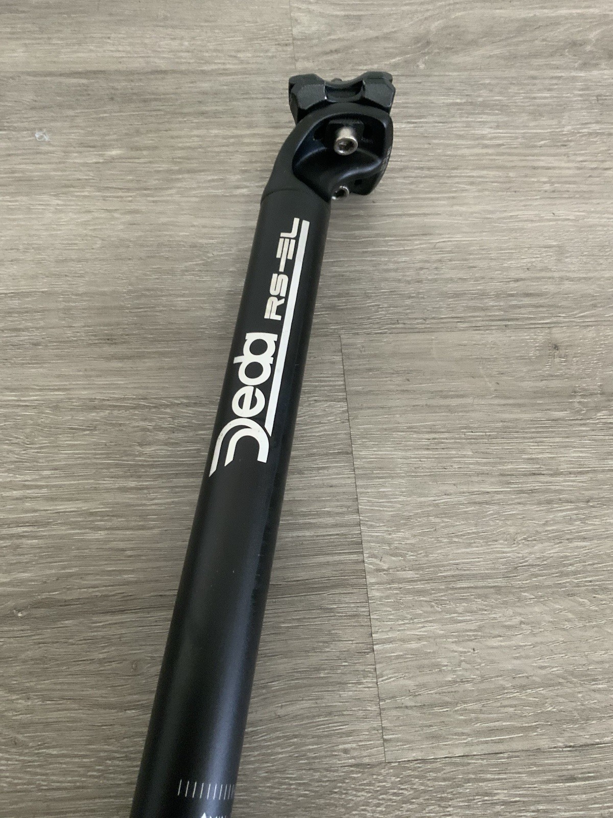 DEDA RS ALUMINUM SEAT POST 27.2 MM x 300 MM TOTAL POST LENGTH 292 GRAMS